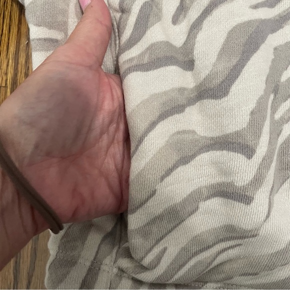 Sweaty Betty Essential Animal Print Hoodie Gray Size Medium - Picture 3 of 10